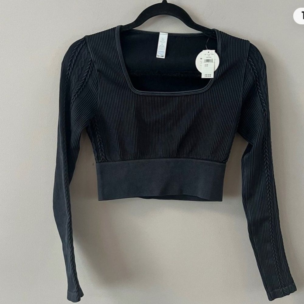 Aerie Offline Seamless Cable Square Neck Top
Medium Black NWT‎